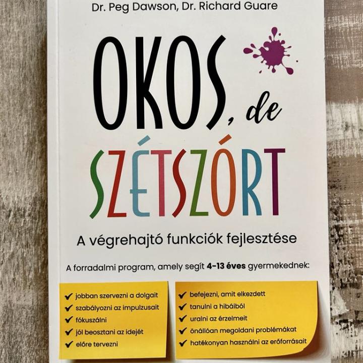 Okos, de szétszórt