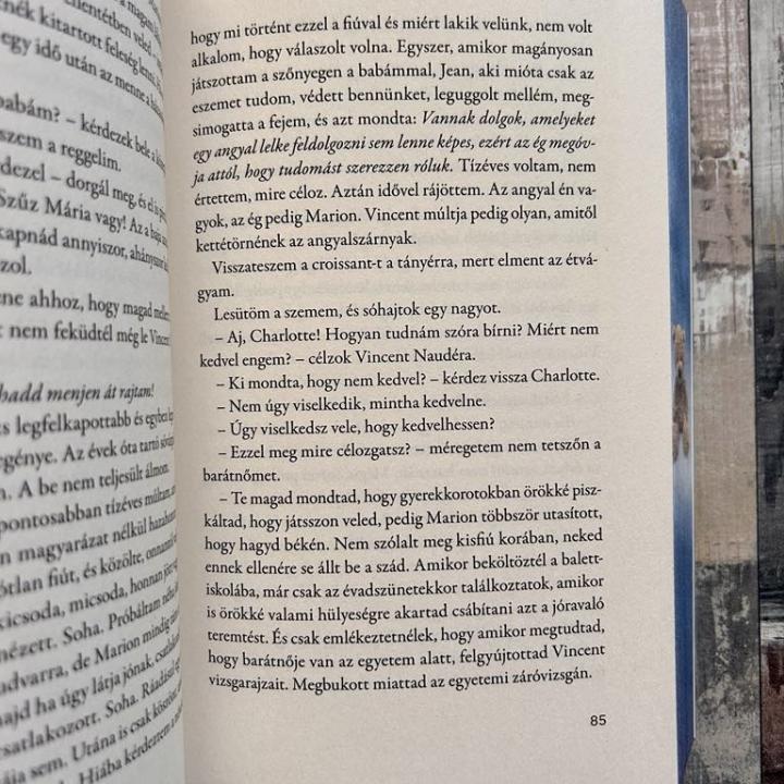 Árvák - Éldekorált kiadás